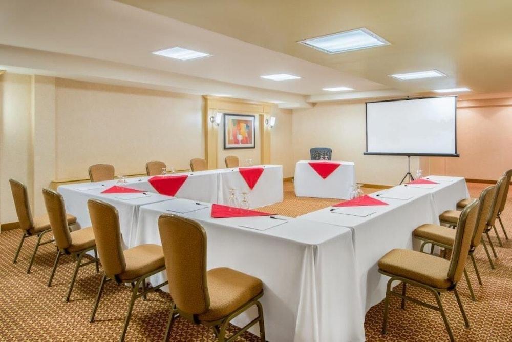 Hamilton Plaza Hotel And Conference Centre Εξωτερικό φωτογραφία