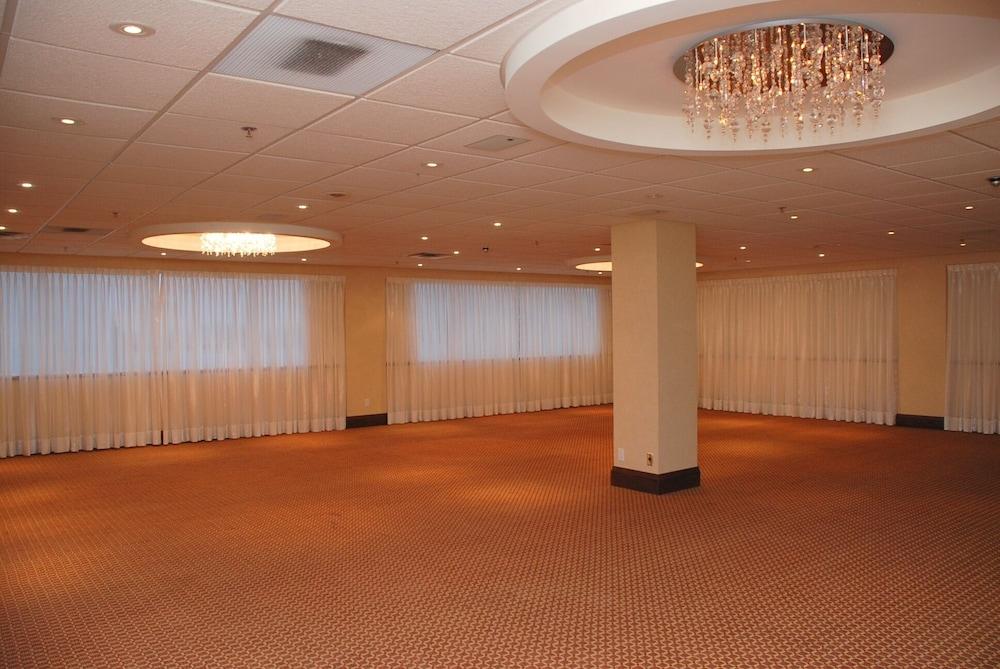Hamilton Plaza Hotel And Conference Centre Εξωτερικό φωτογραφία