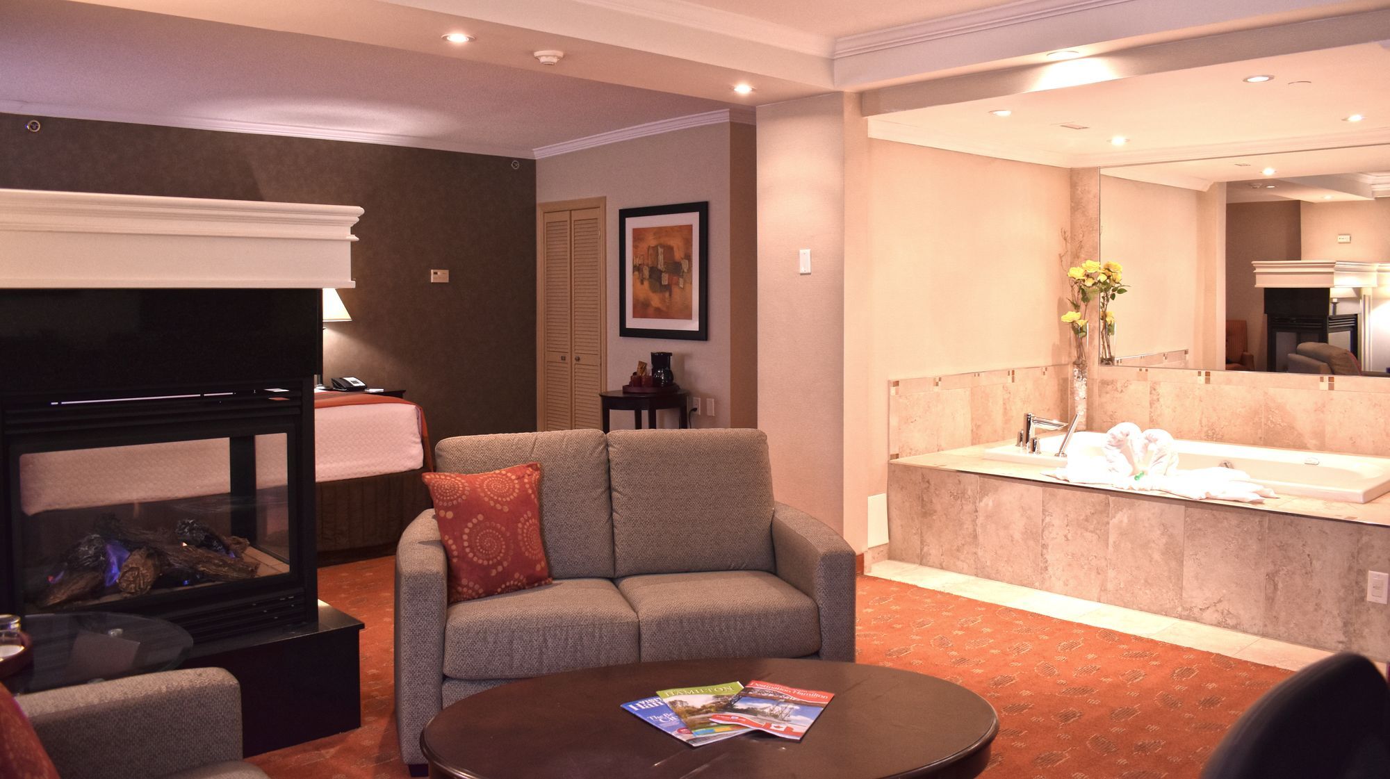 Hamilton Plaza Hotel And Conference Centre Εξωτερικό φωτογραφία